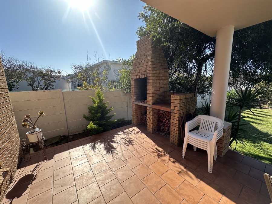 4 Bedroom Property for Sale in Hartenbos Central Western Cape